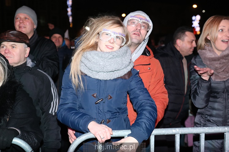 Powitanie Nowego 2017 Roku na Placu AK w Mielcu