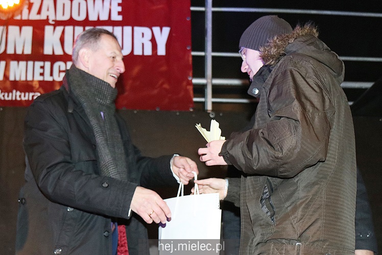 Powitanie Nowego 2017 Roku na Placu AK w Mielcu