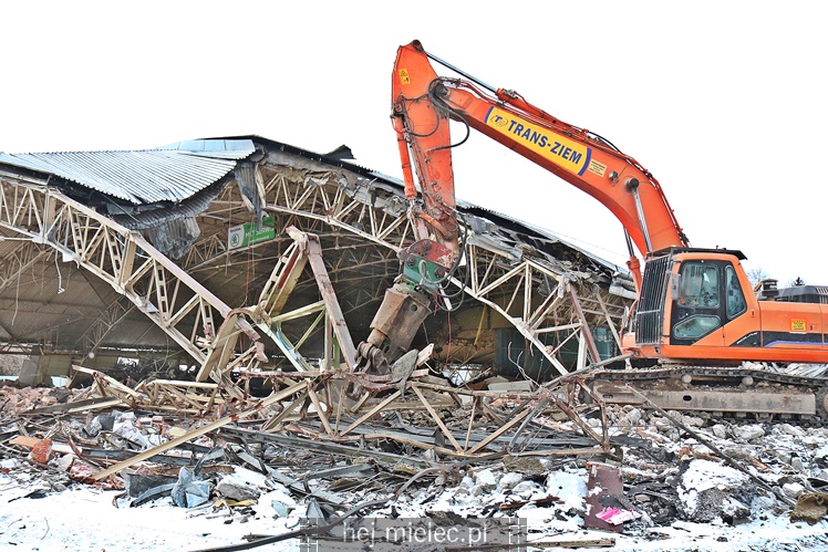 Rozpoczęła się rozbiórka przęseł hali MOSiR
