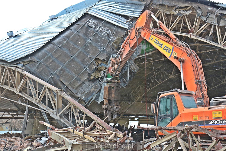 Rozpoczęła się rozbiórka przęseł hali MOSiR