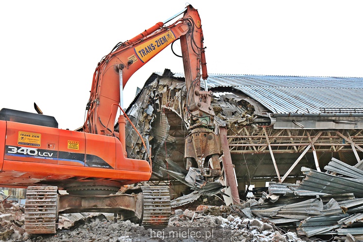 Rozpoczęła się rozbiórka przęseł hali MOSiR