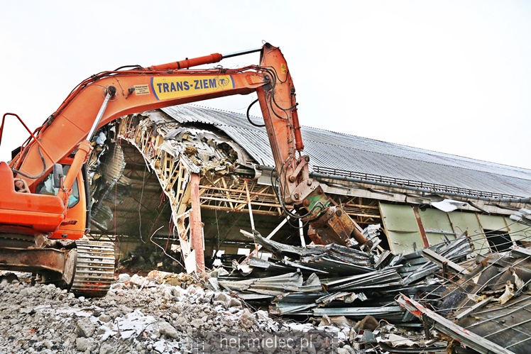 Rozpoczęła się rozbiórka przęseł hali MOSiR