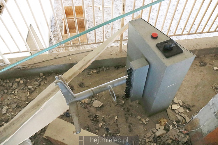 Rozpoczęła się rozbiórka przęseł hali MOSiR