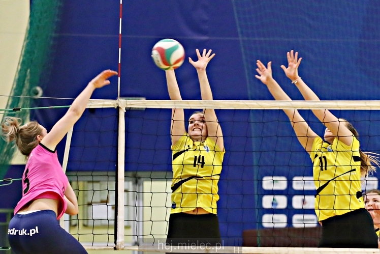 UKS SZÓSTKA MIELEC - GRUPA AZOTY PWSZ TARNÓW 1:3
