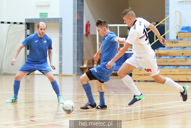 Futsalowa kanonada na Smoczce, aż 12 bramek!