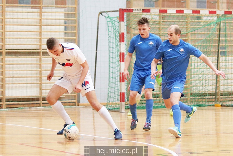 Futsalowa kanonada na Smoczce, aż 12 bramek!