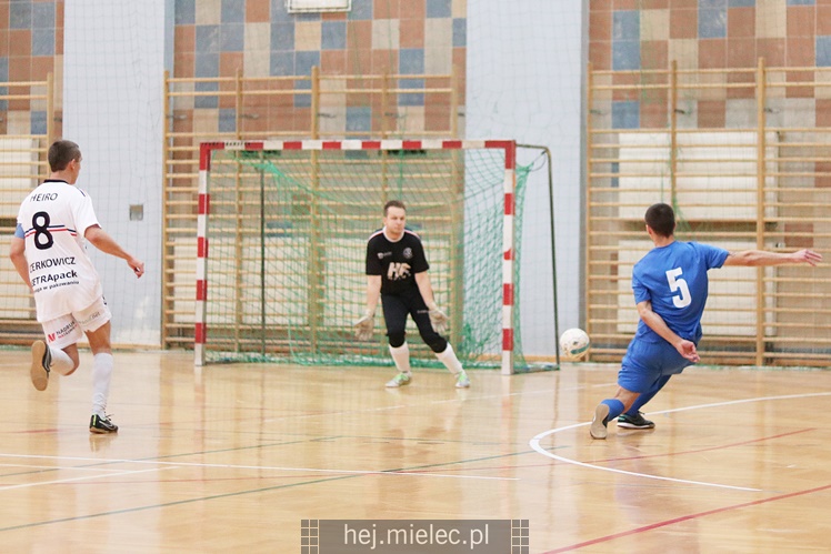 Futsalowa kanonada na Smoczce, aż 12 bramek!