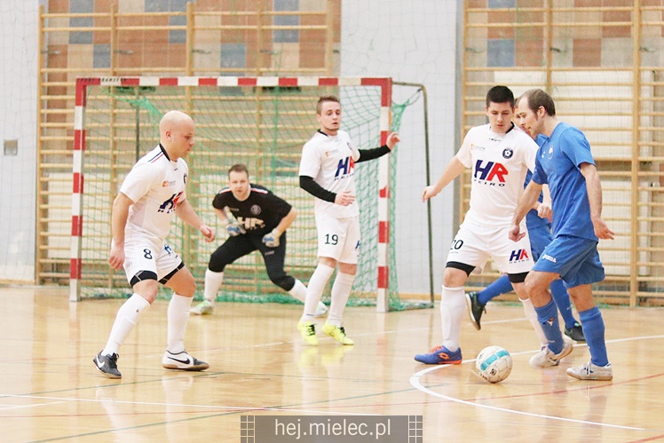 Futsalowa kanonada na Smoczce, aż 12 bramek!