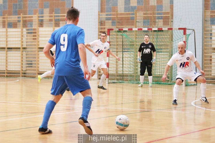 Futsalowa kanonada na Smoczce, aż 12 bramek!
