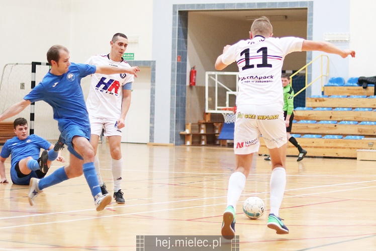 Futsalowa kanonada na Smoczce, aż 12 bramek!