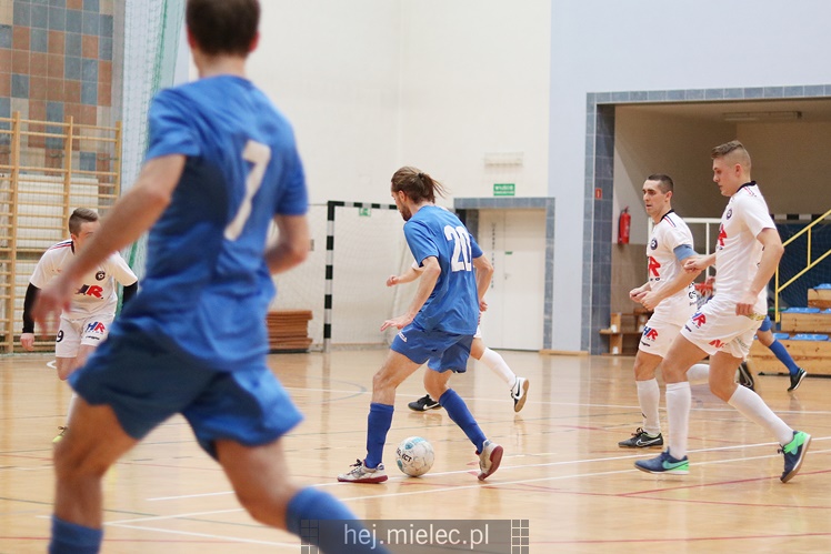 Futsalowa kanonada na Smoczce, aż 12 bramek!