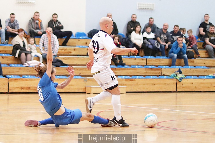 Futsalowa kanonada na Smoczce, aż 12 bramek!