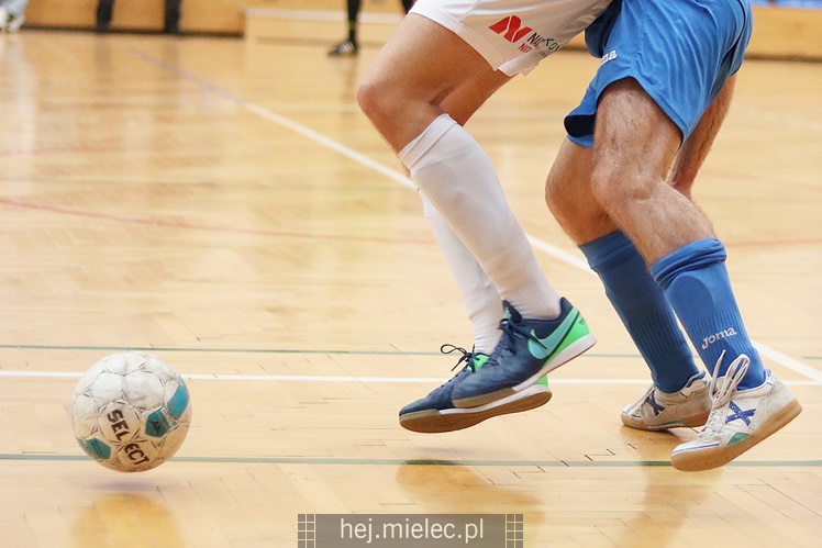 Futsalowa kanonada na Smoczce, aż 12 bramek!