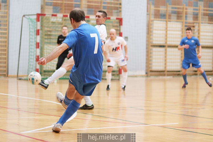Futsalowa kanonada na Smoczce, aż 12 bramek!
