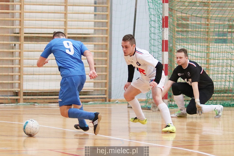 Futsalowa kanonada na Smoczce, aż 12 bramek!