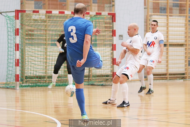Futsalowa kanonada na Smoczce, aż 12 bramek!