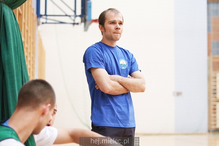 Futsalowa gonitwa i strzelanina