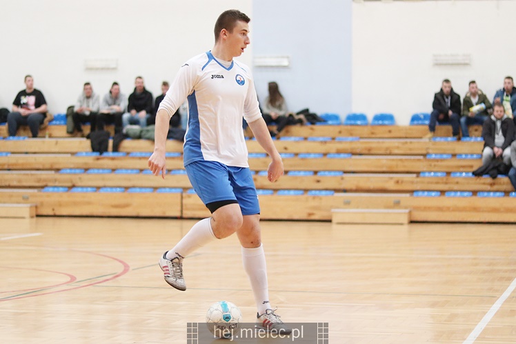 Futsalowa gonitwa i strzelanina