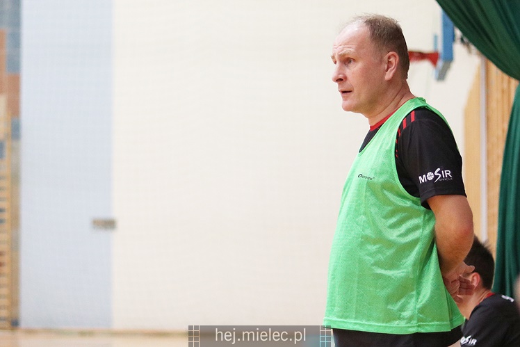 Futsalowa gonitwa i strzelanina