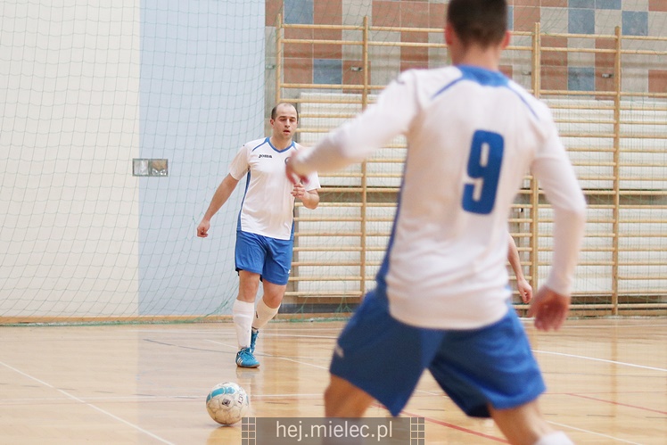 Futsalowa gonitwa i strzelanina