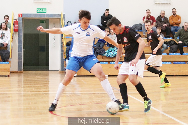 Futsalowa gonitwa i strzelanina