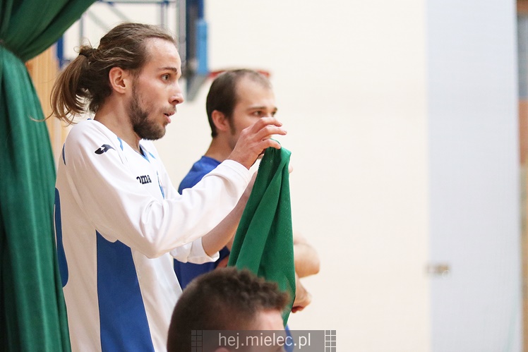 Futsalowa gonitwa i strzelanina