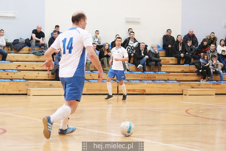 Futsalowa gonitwa i strzelanina