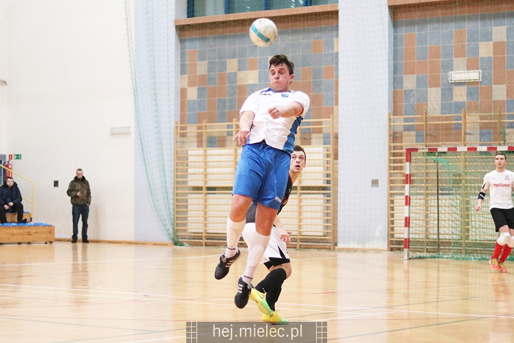 Futsalowa gonitwa i strzelanina