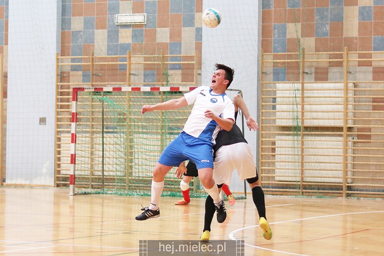 Futsalowa gonitwa i strzelanina