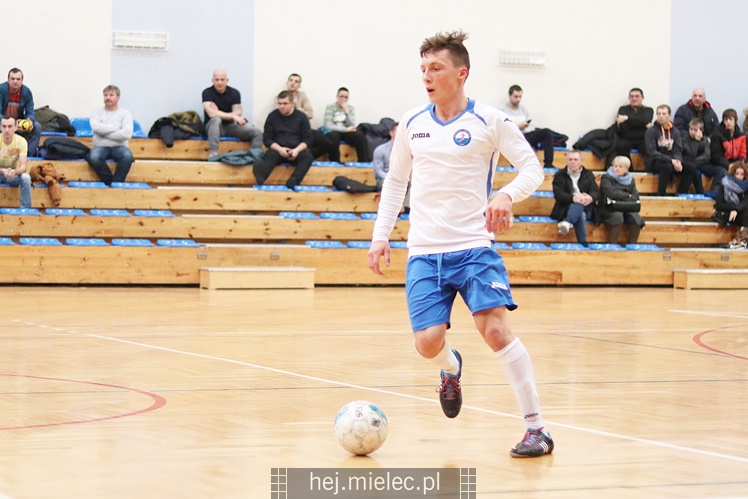 Futsalowa gonitwa i strzelanina