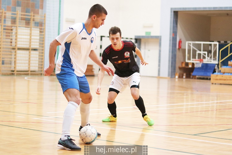 Futsalowa gonitwa i strzelanina