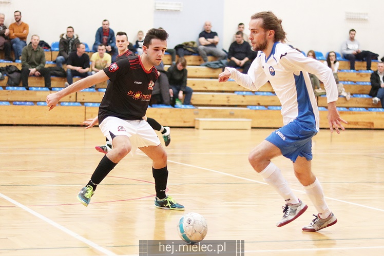 Futsalowa gonitwa i strzelanina