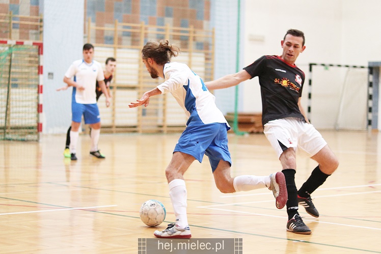 Futsalowa gonitwa i strzelanina