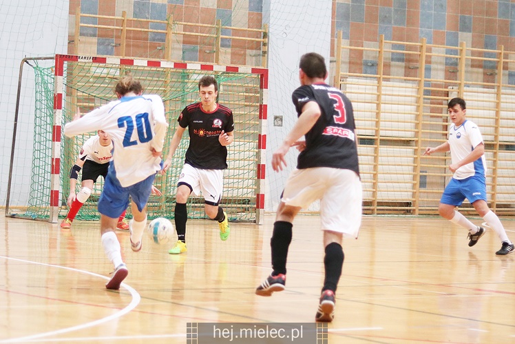 Futsalowa gonitwa i strzelanina
