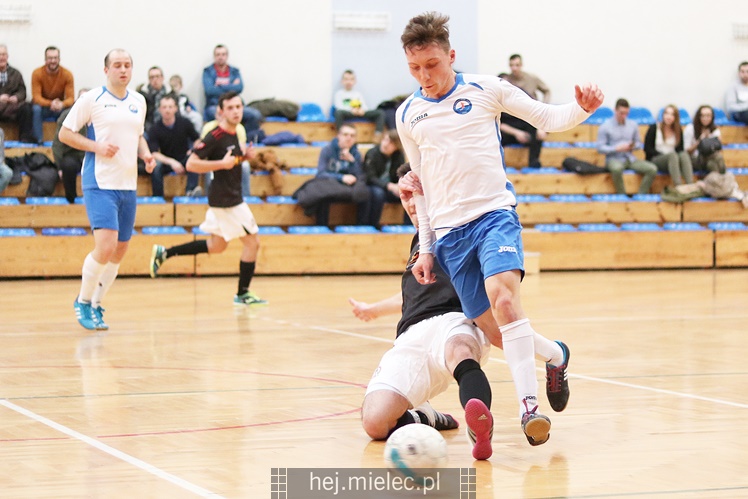 Futsalowa gonitwa i strzelanina
