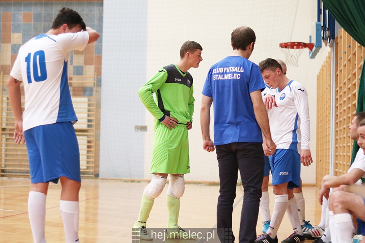 Futsalowa gonitwa i strzelanina