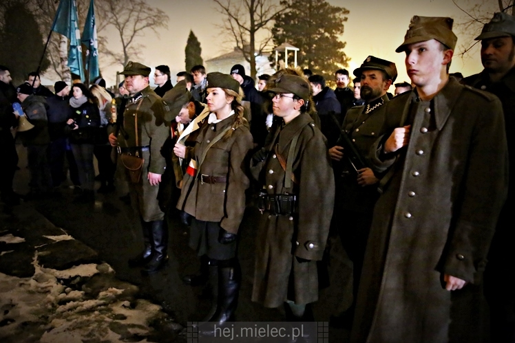 Wieczornica patriotyczna przy grobie Wojciecha Lisa i Konstantego Kędziora