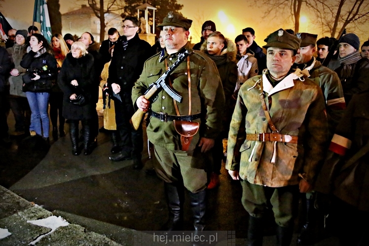 Wieczornica patriotyczna przy grobie Wojciecha Lisa i Konstantego Kędziora