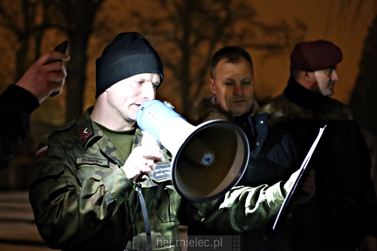 Wieczornica patriotyczna przy grobie Wojciecha Lisa i Konstantego Kędziora