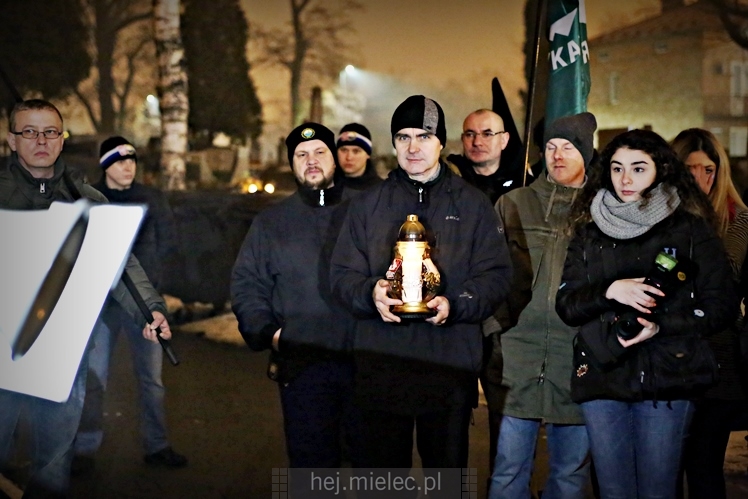Wieczornica patriotyczna przy grobie Wojciecha Lisa i Konstantego Kędziora