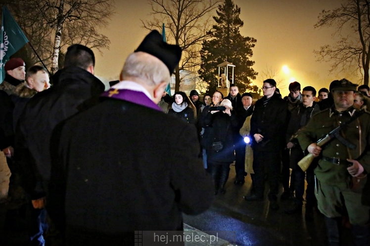 Wieczornica patriotyczna przy grobie Wojciecha Lisa i Konstantego Kędziora