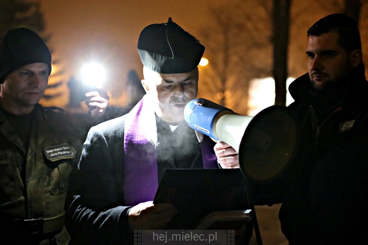 Wieczornica patriotyczna przy grobie Wojciecha Lisa i Konstantego Kędziora