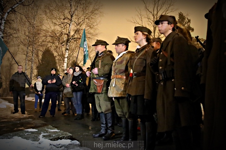 Wieczornica patriotyczna przy grobie Wojciecha Lisa i Konstantego Kędziora