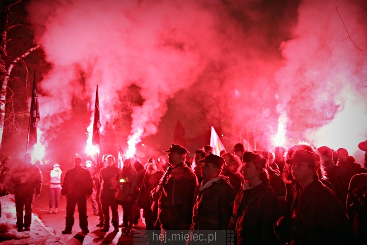 Wieczornica patriotyczna przy grobie Wojciecha Lisa i Konstantego Kędziora