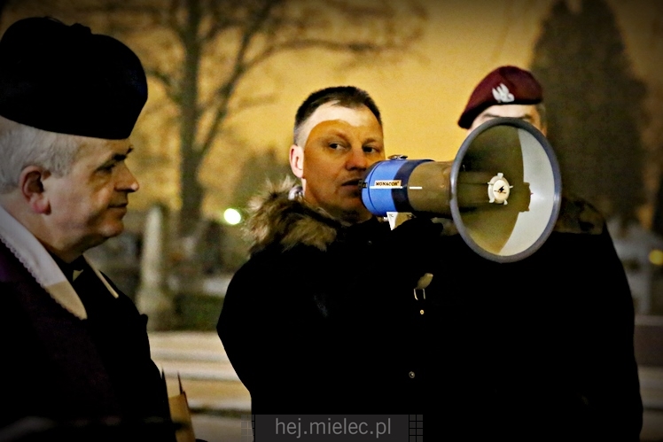 Wieczornica patriotyczna przy grobie Wojciecha Lisa i Konstantego Kędziora