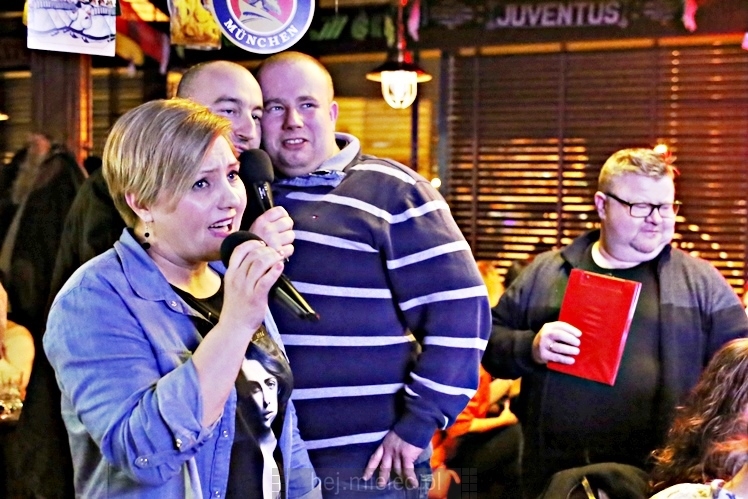 Piątkowe karaoke w Piwiarni Warka