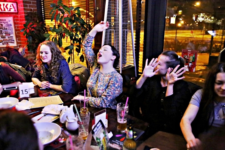 Piątkowe karaoke w Piwiarni Warka
