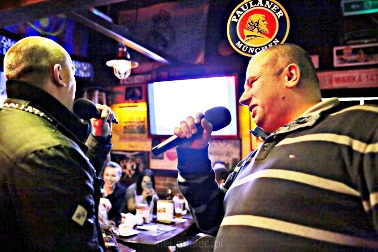 Piątkowe karaoke w Piwiarni Warka
