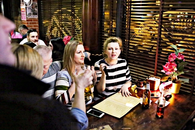 Piątkowe karaoke w Piwiarni Warka