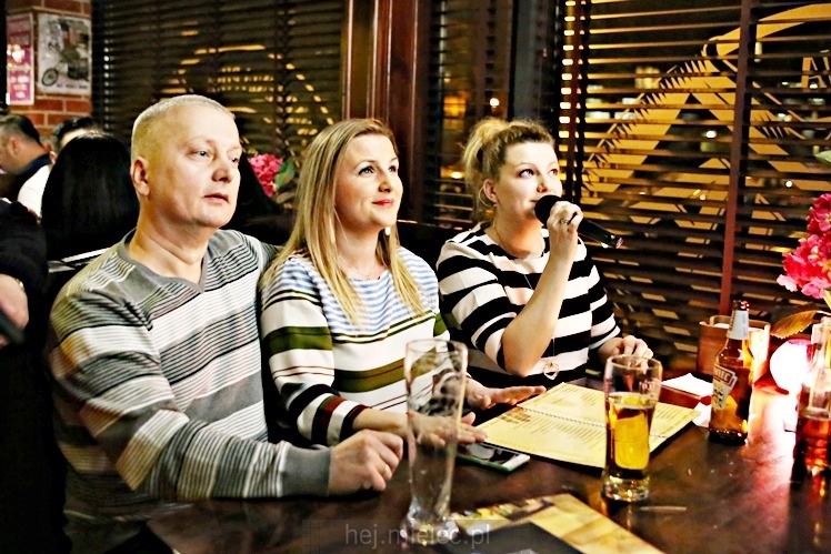 Piątkowe karaoke w Piwiarni Warka